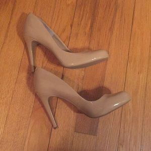 Jessica Simpson nude patent faux leather pumps